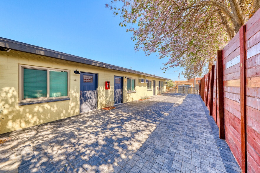 Building Photo - 310 S Maryland Pky