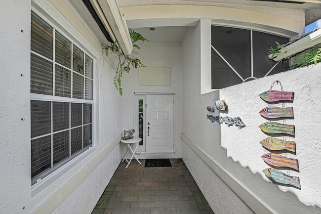 Building Photo - 9543 Crescent View Dr N