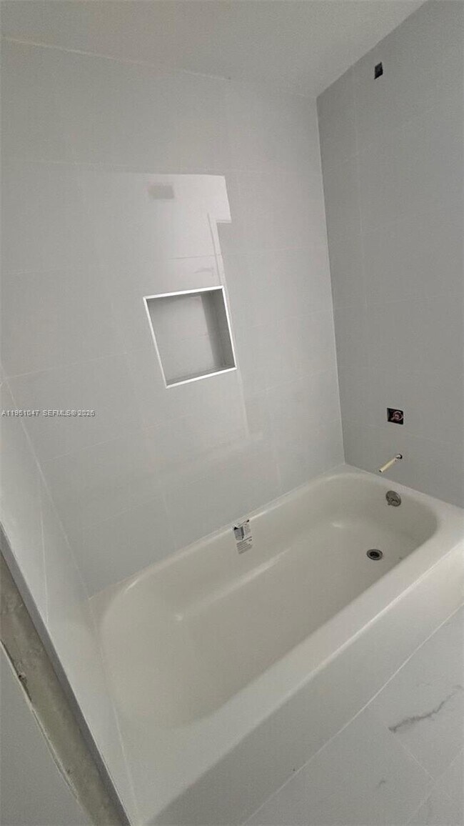 Building Photo - 1247 SW 46th Ave