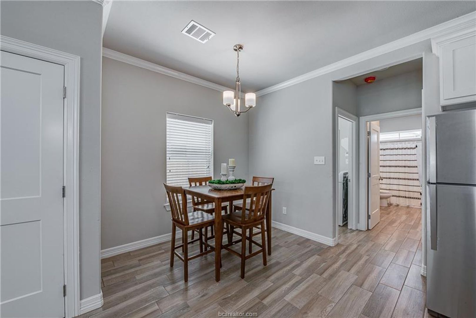 Building Photo - STUNNING 4bed/4bath House Close to Campus!!