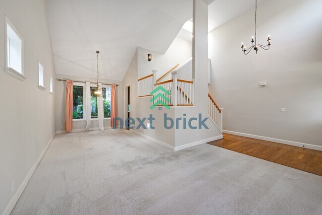 Building Photo - Quiet and Spacious 5-Bedroom Haven w/ 2.5 Baths – 2420 Sq Ft of Comfort Awaits!