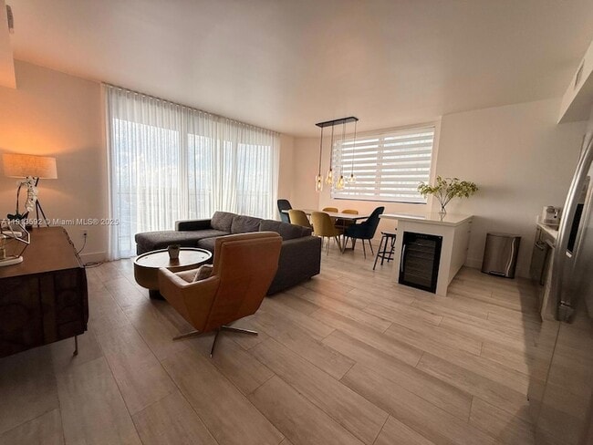 Building Photo - 121 NE 34th St