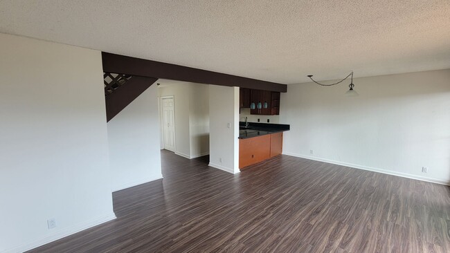 Building Photo - PALEHUA GARDENS - Upgraded 3 Bedroom Townhome