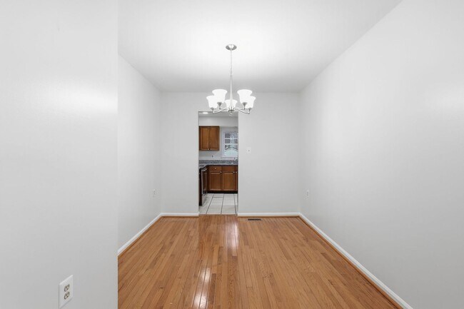 Building Photo - Welcome to this stunning end residence perfectly positioned in a highly desirable setting.