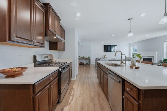 Building Photo - 838 Dean Dr