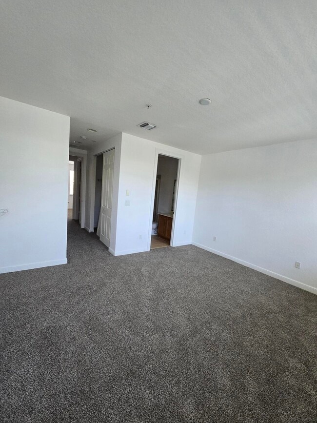 Building Photo - 660 Amador Ln