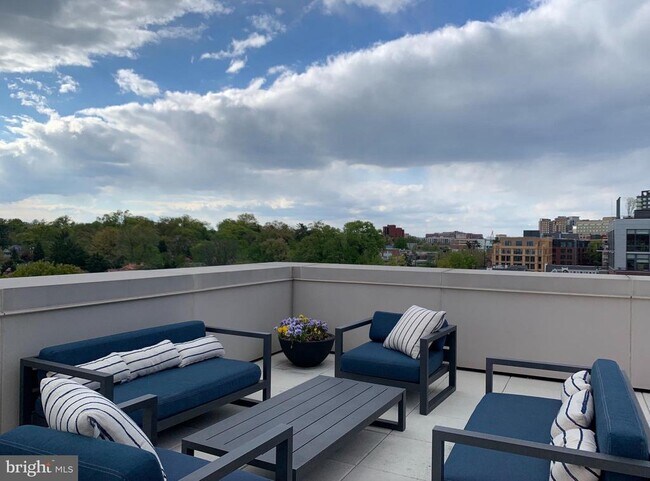 Building Photo - 4915 Hampden Ln