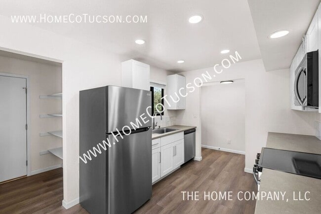 Building Photo - 7441 N Gilbert Pl
