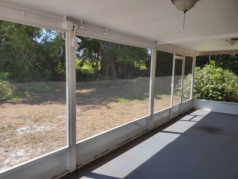 Building Photo - 1257 NE Sago Dr