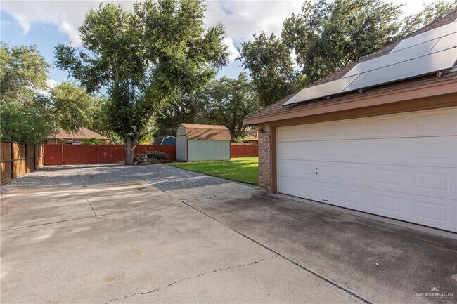 Building Photo - 1608 Merlin Dr