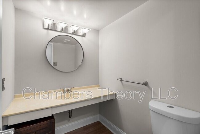 Building Photo - 309 Yoakum Pkwy