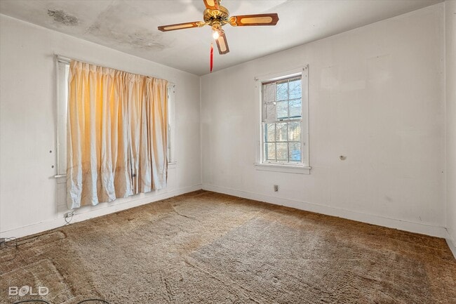 Building Photo - 3814 Lakeshore Dr