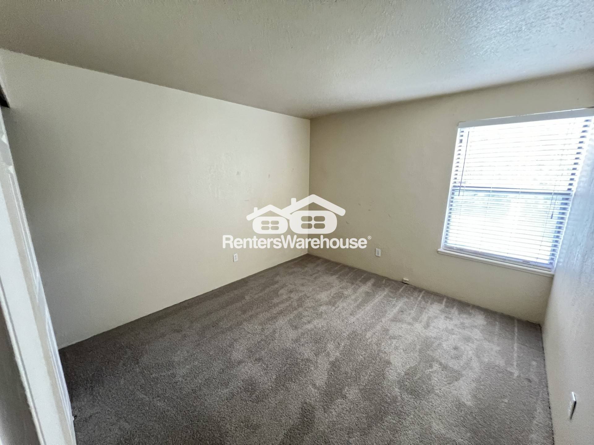 Building Photo - 14120 E Temple Dr