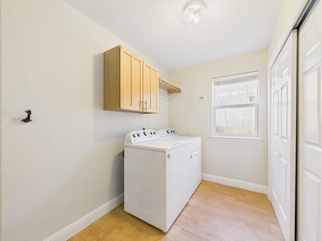 Building Photo - 7765 Lebrun Ct