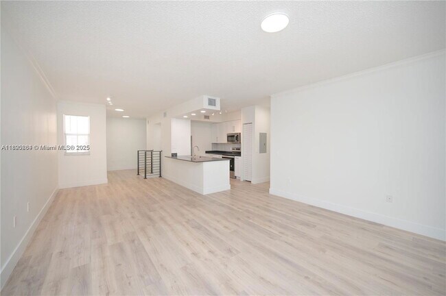 Building Photo - 2406 Centergate Dr