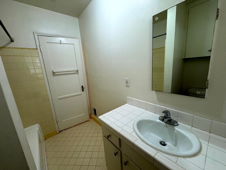 Building Photo - 1271 N Crescent Heights Blvd