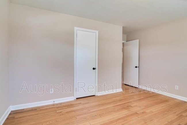 Building Photo - 2004 Shark Dr