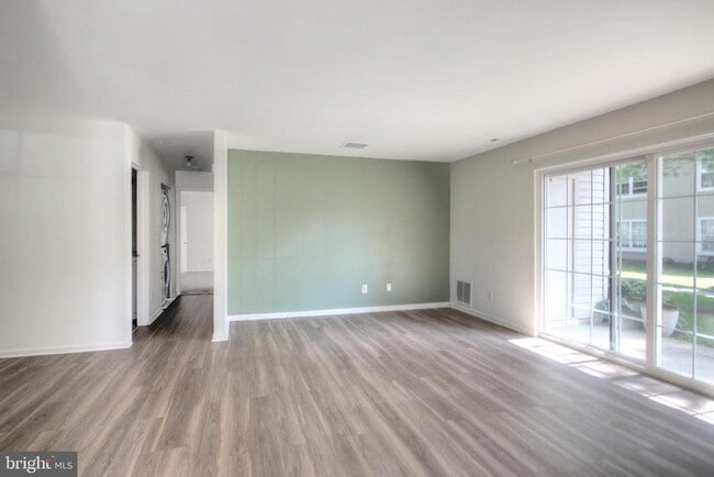 Building Photo - 1301 Hawthorne Ct