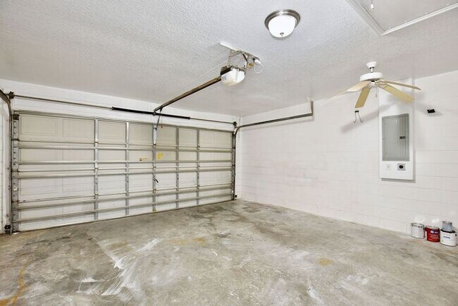 Building Photo - Stylish 3/2 + Office or Flex Space with Luxury Finishes & Spacious Open Layout