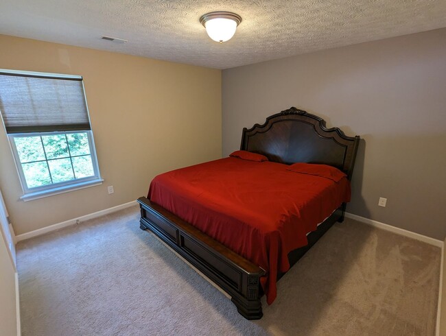 Building Photo - Beautiful 4 Bedroom Home in Amherst Schools.