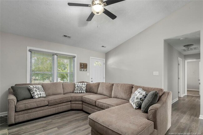 Building Photo - 106 Bluejay Ct
