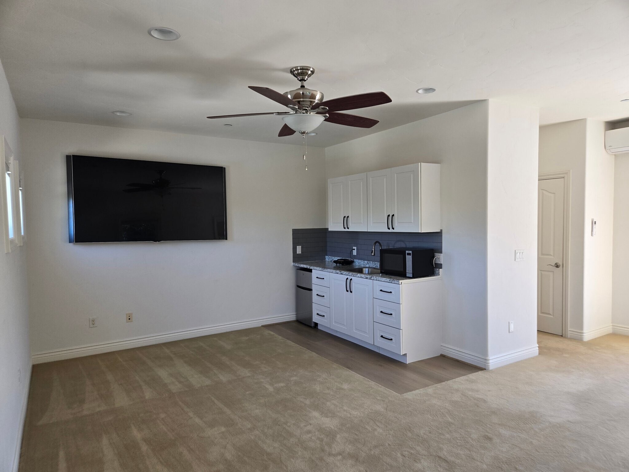 Building Photo - 1850 Kickapoo Ct