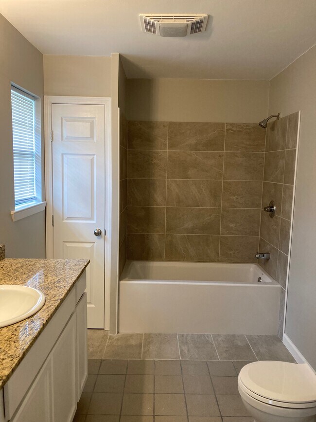 Master Bath - 48352 Woodhaven Rd