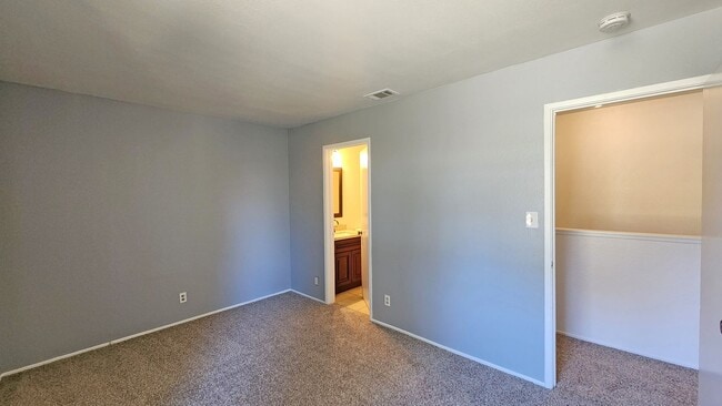 Building Photo - 422 Florin Rd