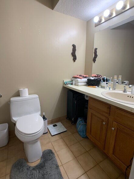 Building Photo - 147 Kelton St