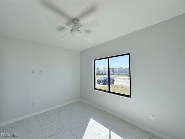 Building Photo - 1027 Kismet Pkwy W