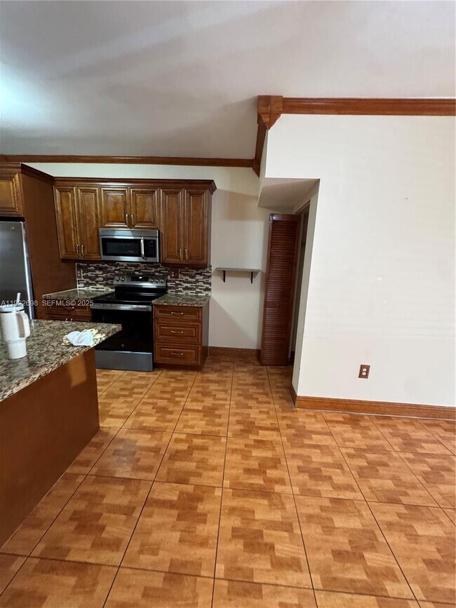 Building Photo - 8013 Lake Dr