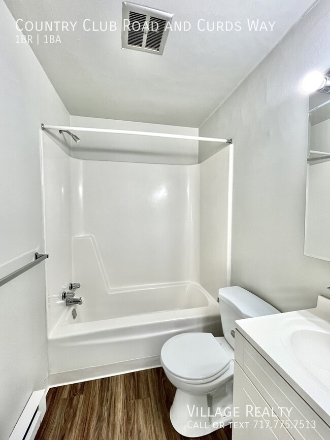 Building Photo - Newly-Remodeled 1-bed in small building wi...