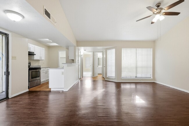 Building Photo - 2BR/2.0BA Single Family - Grand Prairie