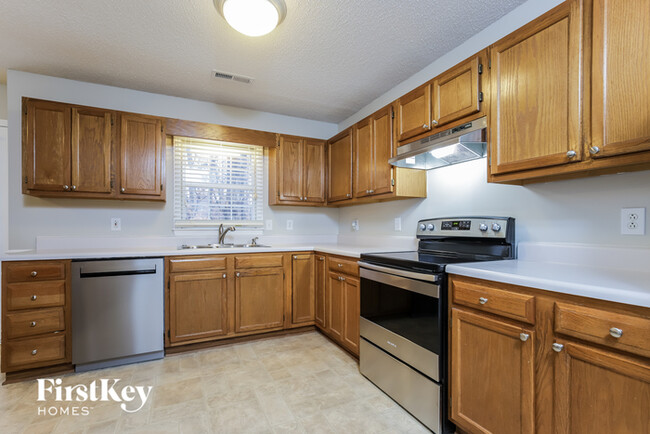 Building Photo - 120 Crestway Ct