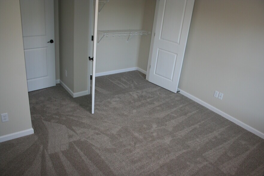 bedroom 2 closet - 2720 Dorval Rd