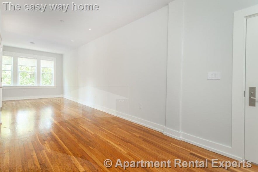 Building Photo - 16 Forest St