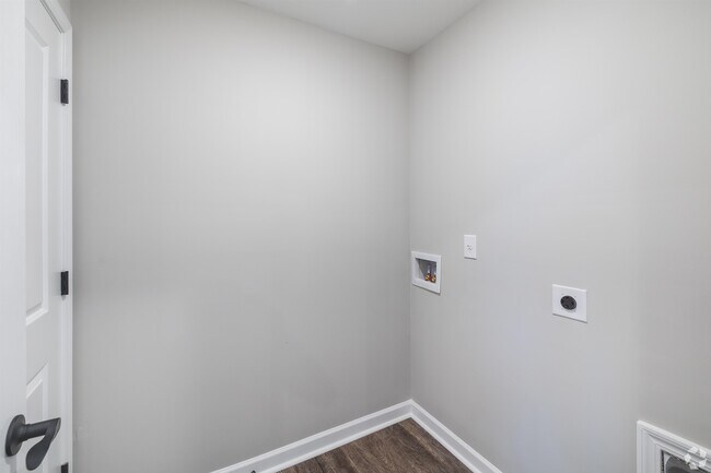 Building Photo - 612 E River Dr