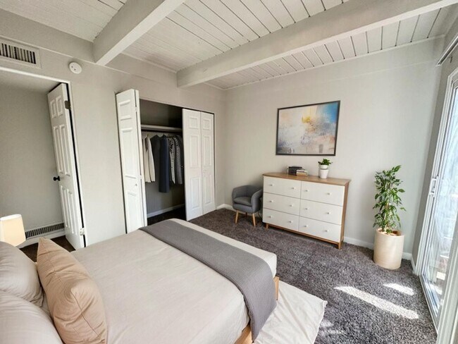 Building Photo - 425 E Fountain Pl