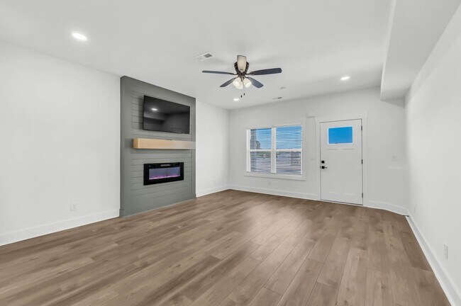 Building Photo - 358 Front Rdg Cir