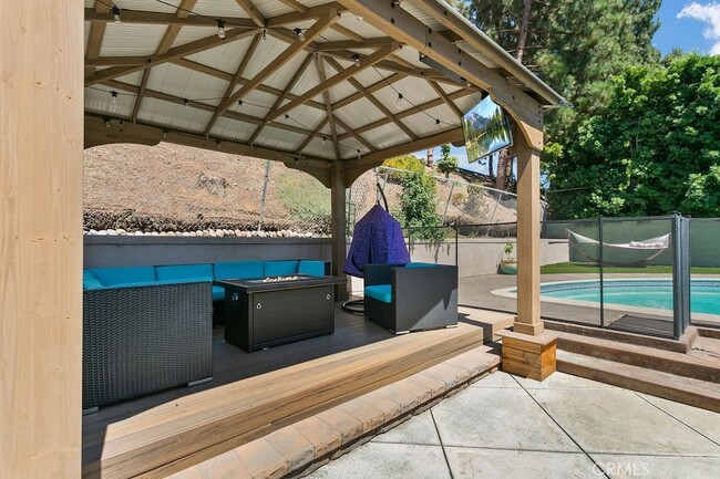 Building Photo - 24585 Overlake