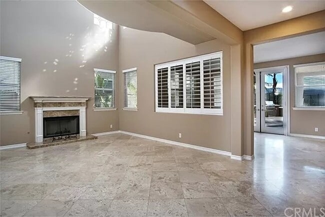 Building Photo - 4 BEDROOM, 3 BATH WITH BONUS ROOM (SERRANO...