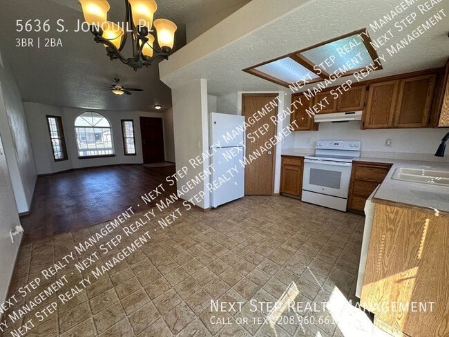 Building Photo - 5636 S Jonquil Pl