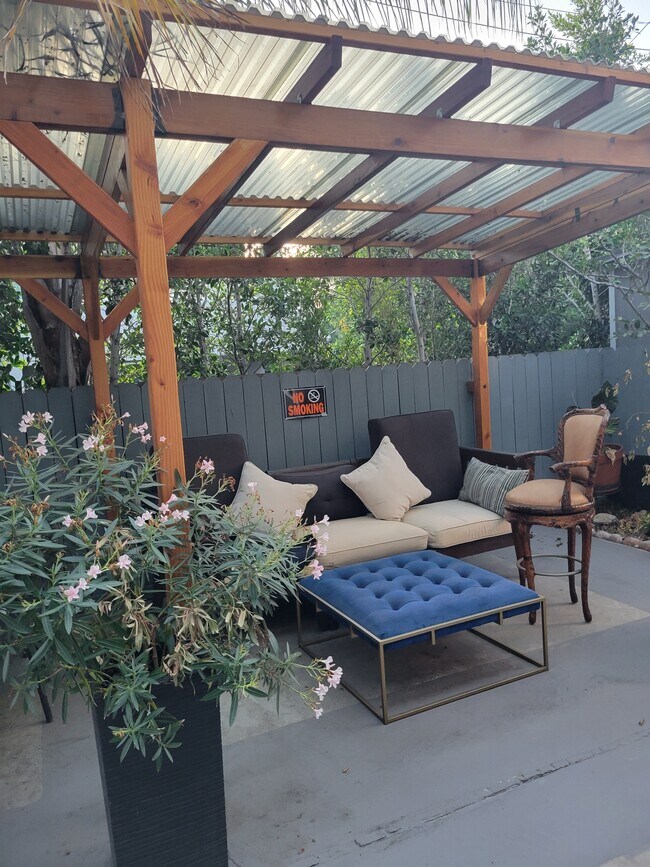 Pleasant Area - 103 N Hayworth Ave