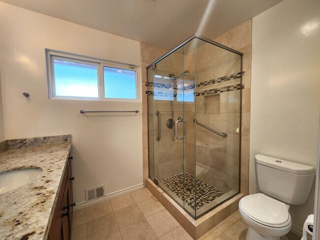 Building Photo - Charming Single Family Home Located in Sou...