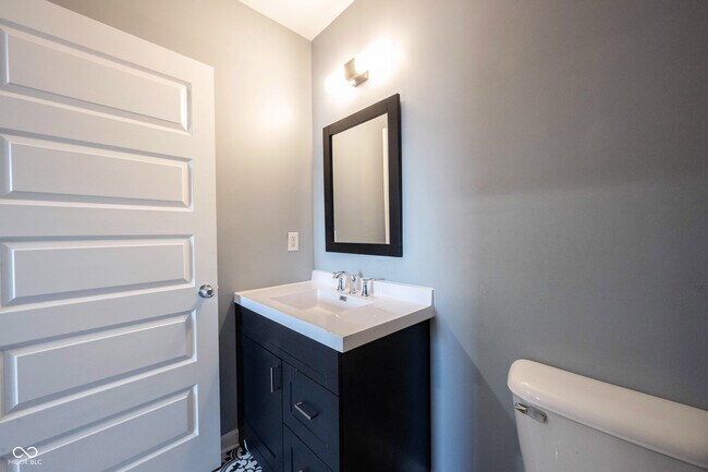 Building Photo - 3157 E Washington St