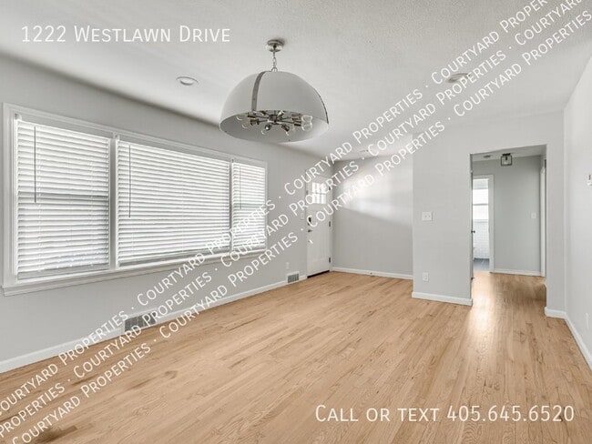 Building Photo - 1222 Westlawn Dr