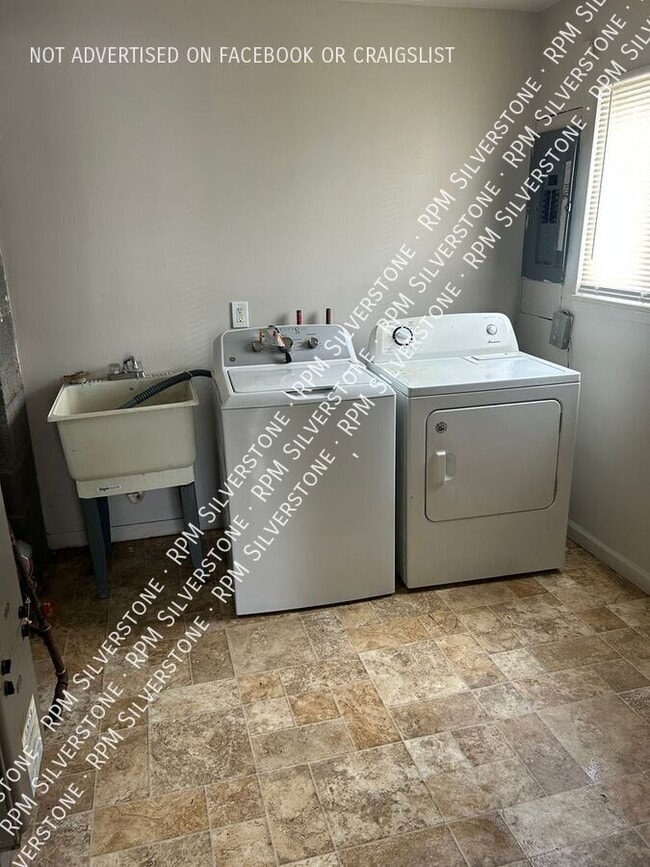 Building Photo - 21755 Elroy-