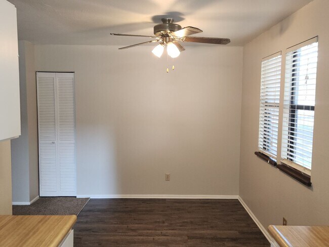 Building Photo - Academy and Vickers--Ranch Style Townhome!