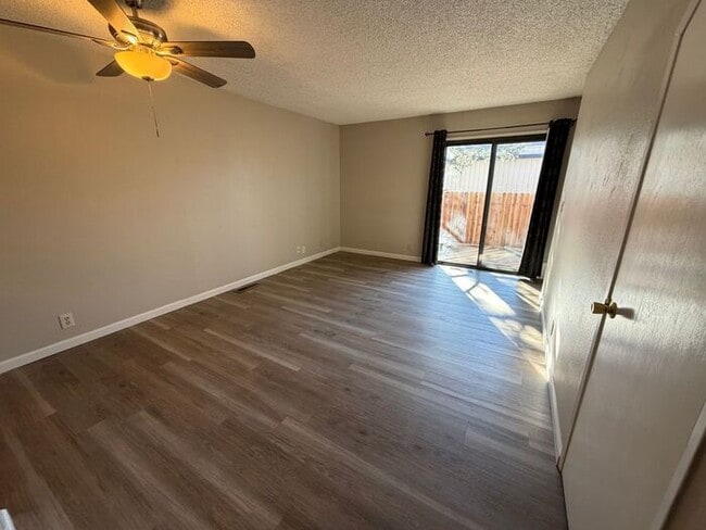 Building Photo - 4985 W 7th St