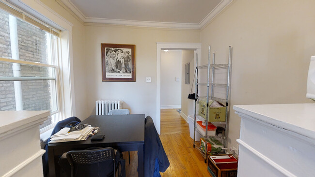 Building Photo - Vintage, Spacious 1-Bed in the Heart of Fo...